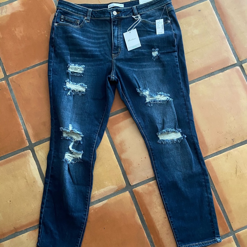 KanCan Destructed Jeans NWT 33/30